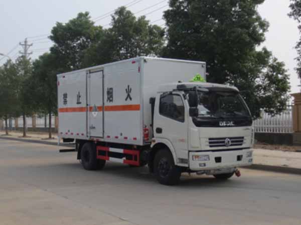 江特牌JDF5120XZWE5型雜項(xiàng)危險(xiǎn)物品廂式運(yùn)輸車