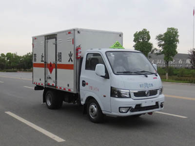 江特牌JDF5030XRQE6型易燃?xì)怏w廂式運(yùn)輸車(chē)