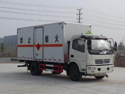 江特牌JDF5120XRQE5型易燃?xì)怏w廂式運(yùn)輸車(chē)