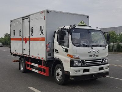 江特牌JDF5120XRQHFC6型易燃?xì)怏w廂式運(yùn)輸車(chē)