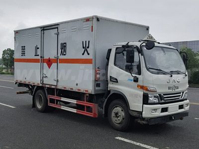 ?江特牌JDF5120XRYHFC6型易燃液體廂式運(yùn)輸車(chē)