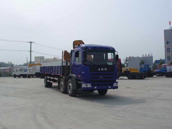 江淮小三軸隨車起重運(yùn)輸車