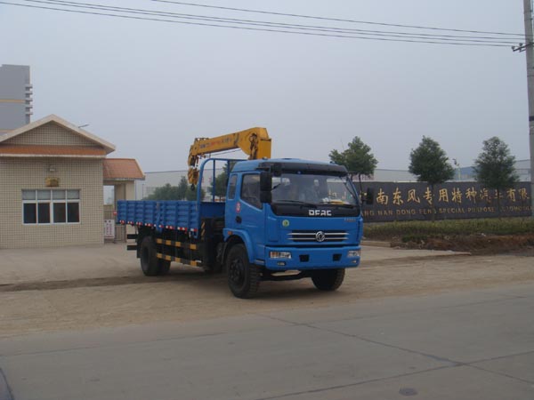 東風多利卡EQ1140G隨車起重運輸車