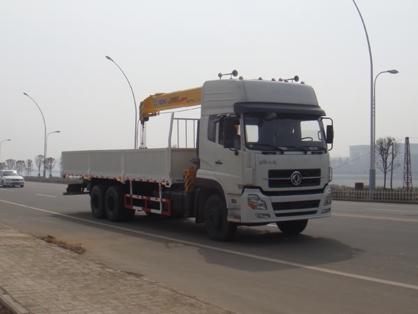 東風(fēng)天龍后雙橋隨車起重運(yùn)輸車