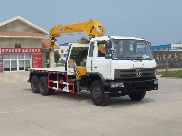 東風(fēng)雙橋平板帶吊清障車