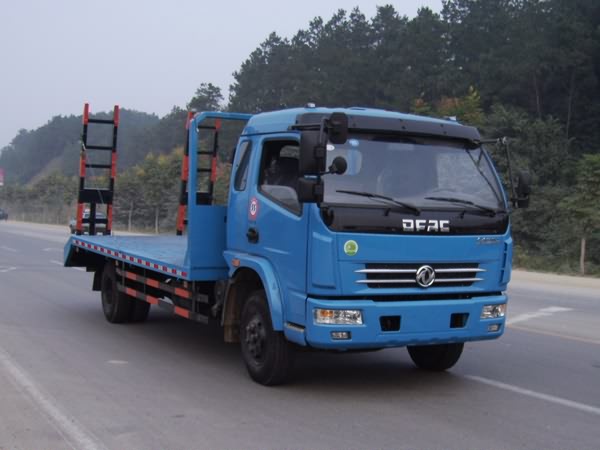 東風(fēng)多利卡平板運輸車