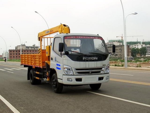 福田國四隨車起重運輸車