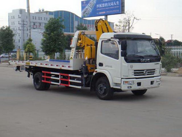 東風(fēng)多利卡平板帶吊清障車（國(guó)四）